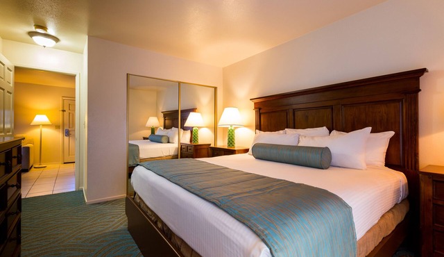 Make Your Trip More Enjoyable! 4 Relaxing Units, Fully-Equipped Kitchen, Parking