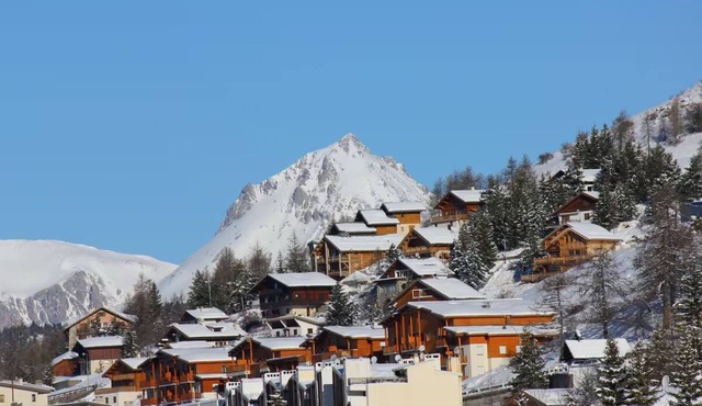 Make Your Trip More Enjoyable! Steps away from Ski Lifts & Biking Trails!