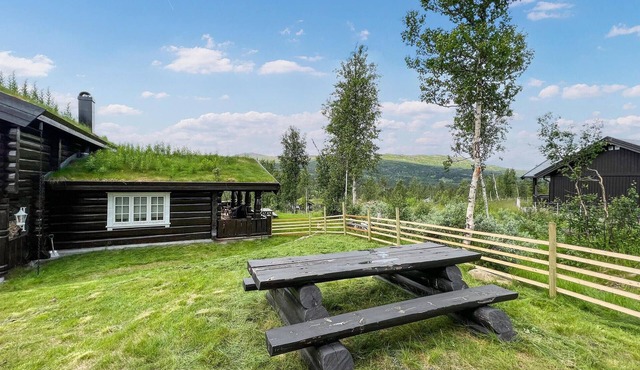 Make yourself comfortable in this open-plan log cabin with a wonderful view of the countryside.