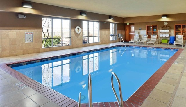 Making The Best Memories Along The Way! Indoor Pool, Pets Allowed, Free Parking!