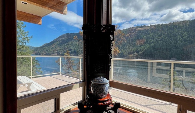 Malahat unique waterfront three bedrooms villa