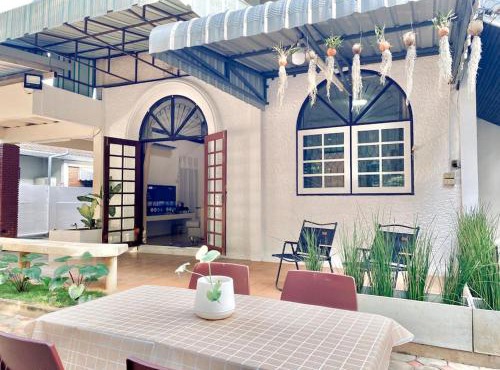 Mali Cottage