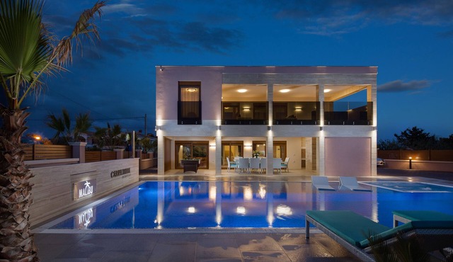 Malibu Eclipse - The ultimate high-class villa with 13-meters long swimmingpool.