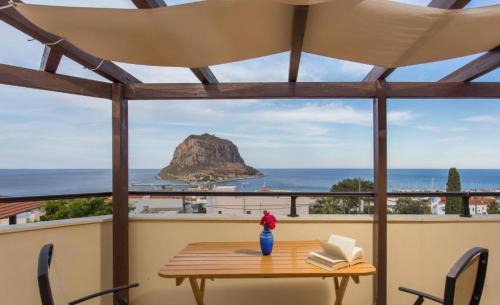 Malvasia Corner Studios - ex Romeo's House