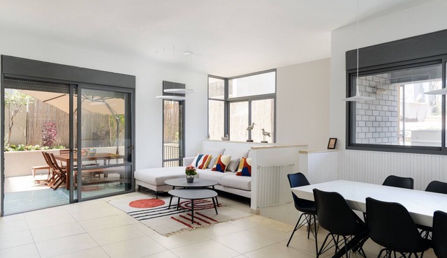 MAMAD Elegant Duplex with XL Patio by FeelHome