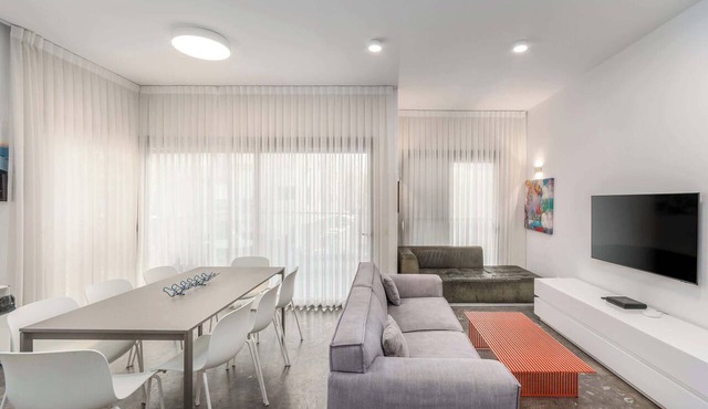 Mamma Mia 3BR in Frishman beach by HolyGuest