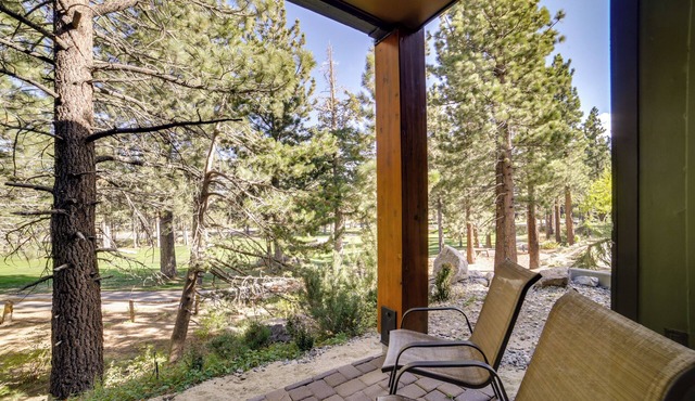 Mammoth Lakes Condo w/Fireplace: Near Skiing!