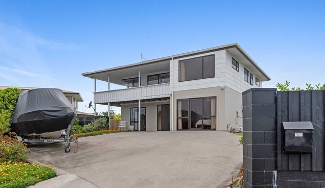 Manaia View - One Tree Point Holiday Home