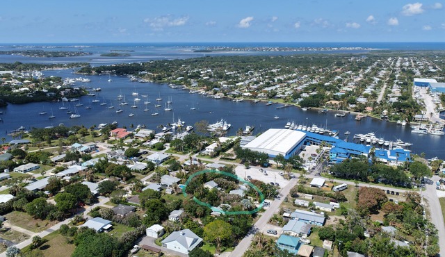 Manatee Pocket Guest Cottage w/60' driveway - great for boats!