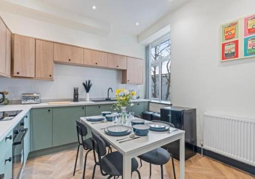 Manchester Contractor Hub - 11 Ensuite Bedrooms with Parking