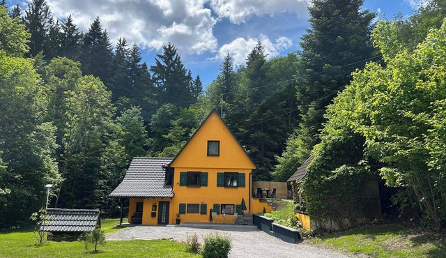 Mandarinenhaus Murrhardt close to the center, secluded location by the forest, all accommodation