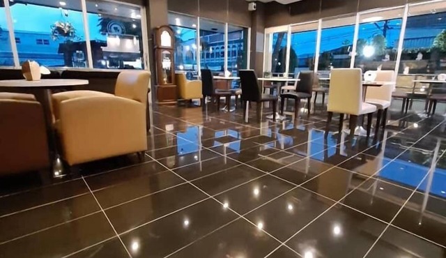 Maneerote Hotel Surin