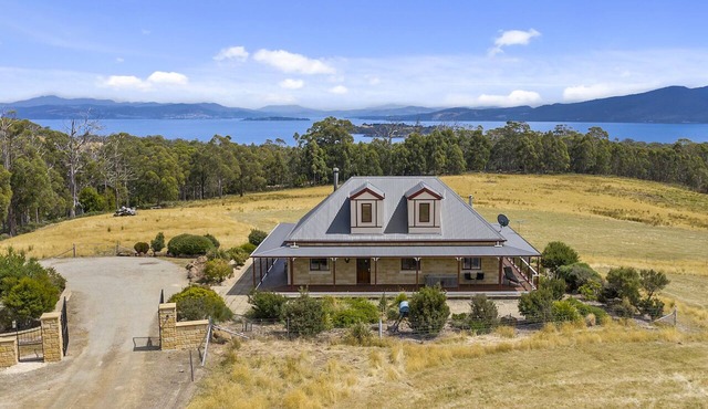 Manfield Country Bruny Island