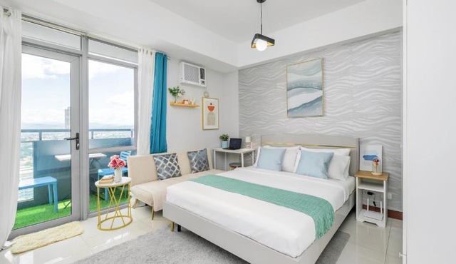 Manhattan Heights Modern Studio