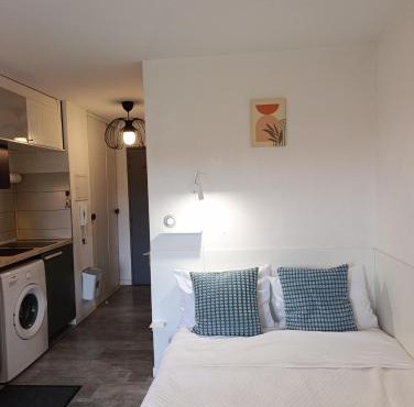 MANHATTAN Studio climatisé Balcon Ensoleillé Parking proche Montpellier