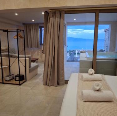Mani Luxury Suites and Studios in Gytheio with Private Pools