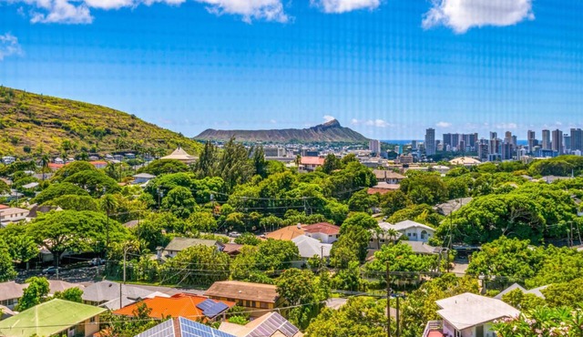 Manoa Valley Duplex with ocean and mountain views