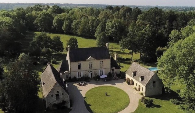 Manor in Normandy near Bayeux, D-Day beaches, and Mont Saint Michel. Heated pool