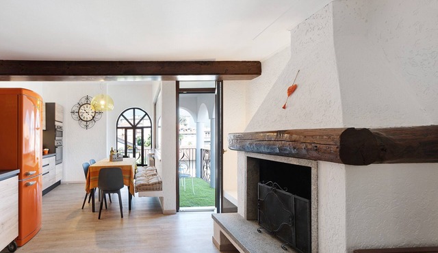 Mansarda Vialba Apartment in Holiday Home with Lake View and Balconies