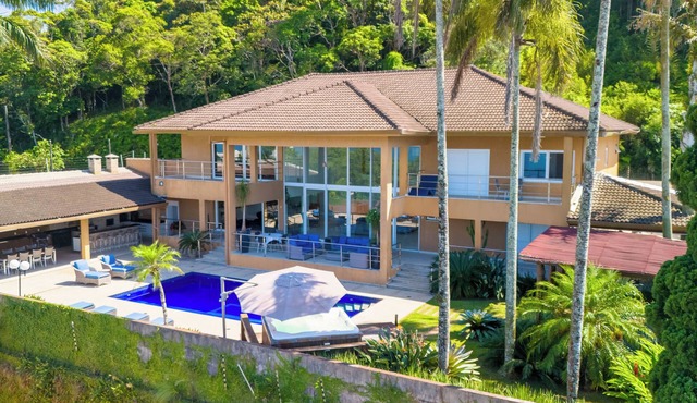 Mansion in Guarujá with the most beautiful view of the city to the ocean