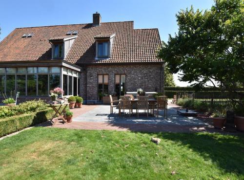 Mansion Den Ast with jacuzzi and garden