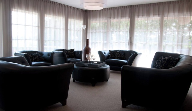 Mansion in Nijensleek with Sauna & Garden