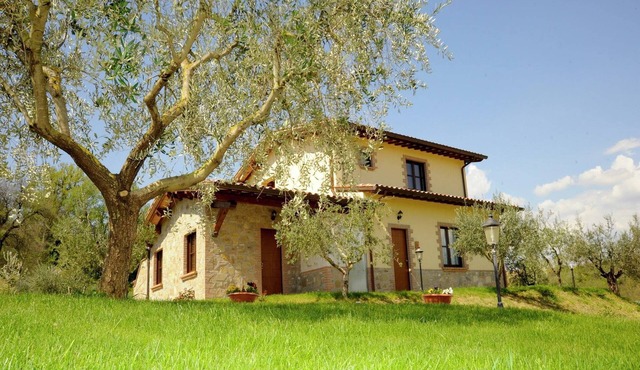 Mansion in Perugia with Pool & Green Hills