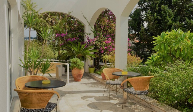 Mantenia Hotel