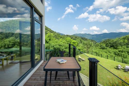 ManToo · Forest Above the Clouds Bamboo Hot Spring Resort(Anji Yu Village)