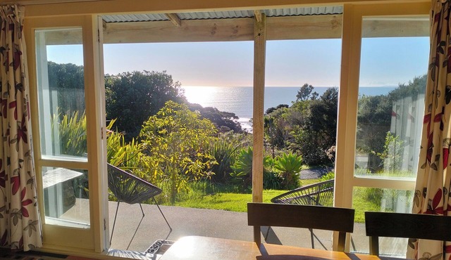 Manu Bay Bush and Beach Cottage