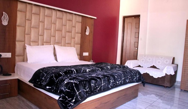 Manu luxury home stay