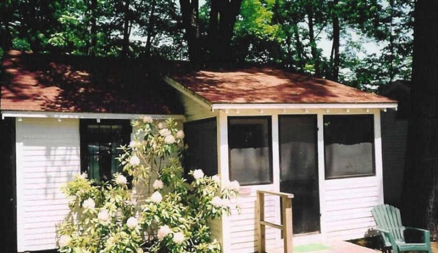 Maple Cottage-Private Beach-Pets Welcome - Round Table Lodge, Sebago, Maine