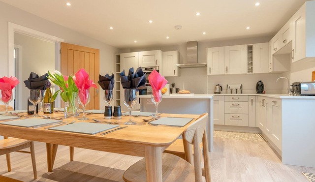 Maple House - sleeps 9 guests in 5 bedrooms