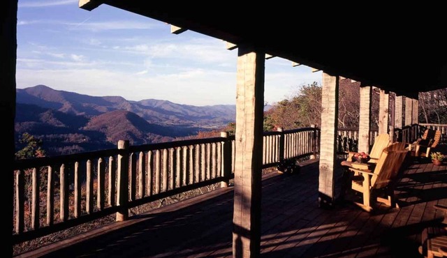 Maple Leaf Lodge in Gated Smoky Mountain Retreat Community