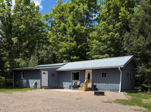 Maple Ridge Trail Side Cabin