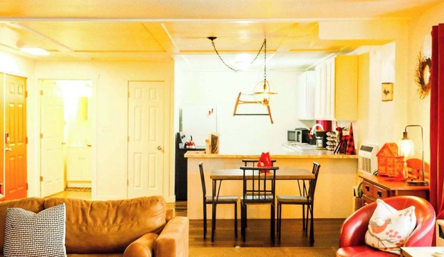 Mapleleaf Loft | Stylish 2BR walk to Silver St