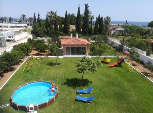 Marathon Beachside Villa 100m from the beach