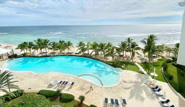 @Marbella Chic 2BR Apt. 5th floor Beach-Front