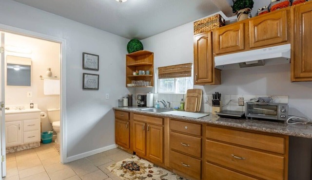 Marbella Lane - 2BR Guest House Dtwn RWC Pking
