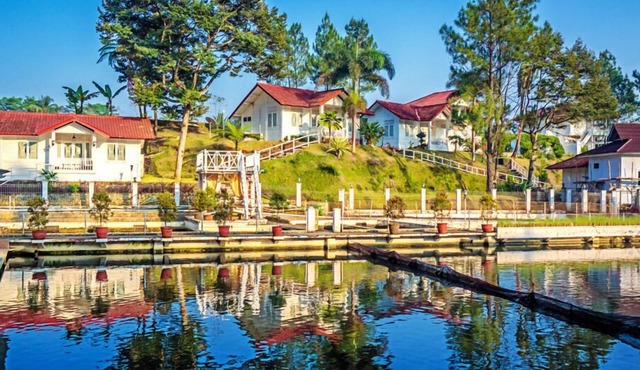 Marbella Twin Waterfall Resort Ciater