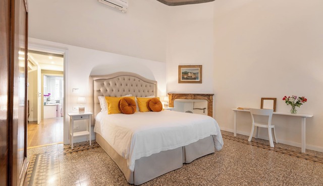 Marchese Bargagli Suite Apartment - Palazzo D'Ambra Historical Residence