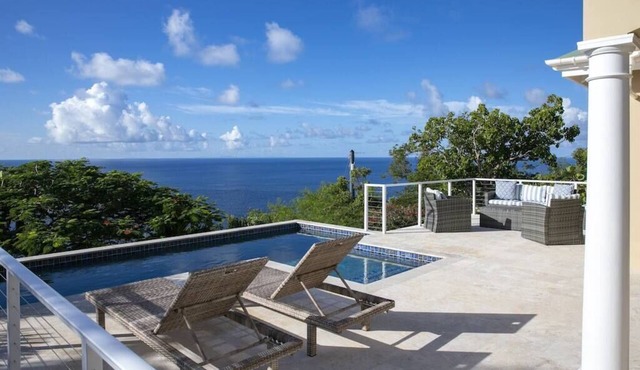Maria Bluff Cottage Villa- Ocean Views, Generator, Private Pool