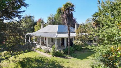 Marianna's Lakeside Cottage