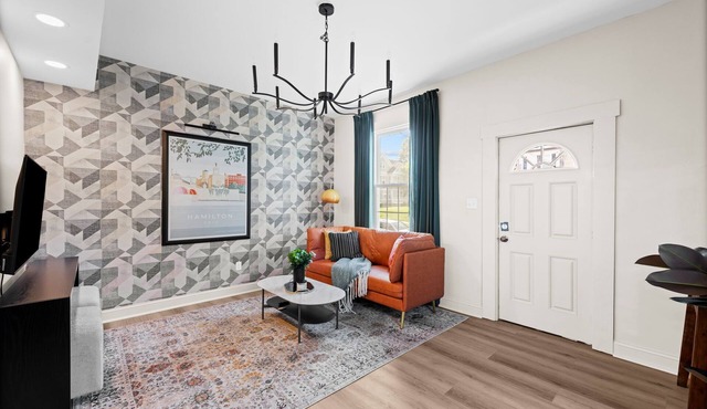 Marigold - Entire Home in Hamilton, Ohio - Historic charm with modern amenities