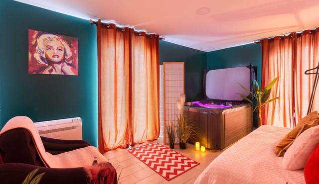 Marilyn Monroe Suite - 4P with Private Jacuzzi