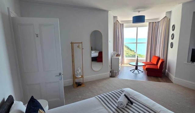 Marine Hotel