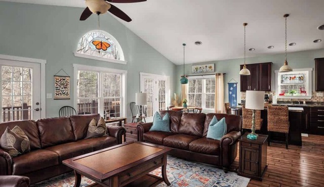 Mariposa Cottage · Hot Tub, Fire Pit & Creek Views