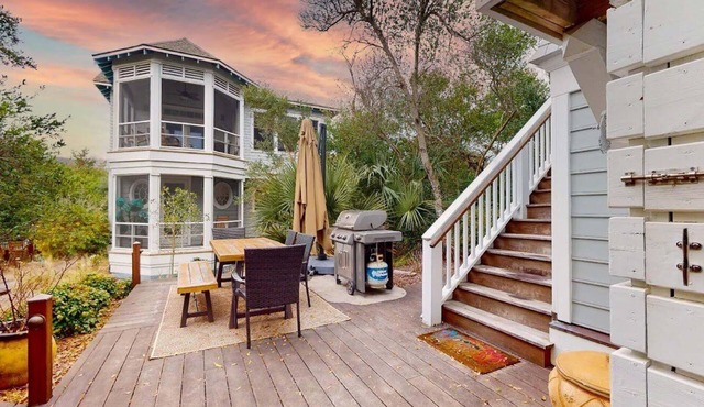 Maritime Forest retreat close to East Beach!