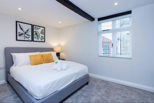 Market Bosworth l 4BR l Sleeps 8 l With Backyard