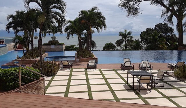 Marlene's Executive Beachfront Condo